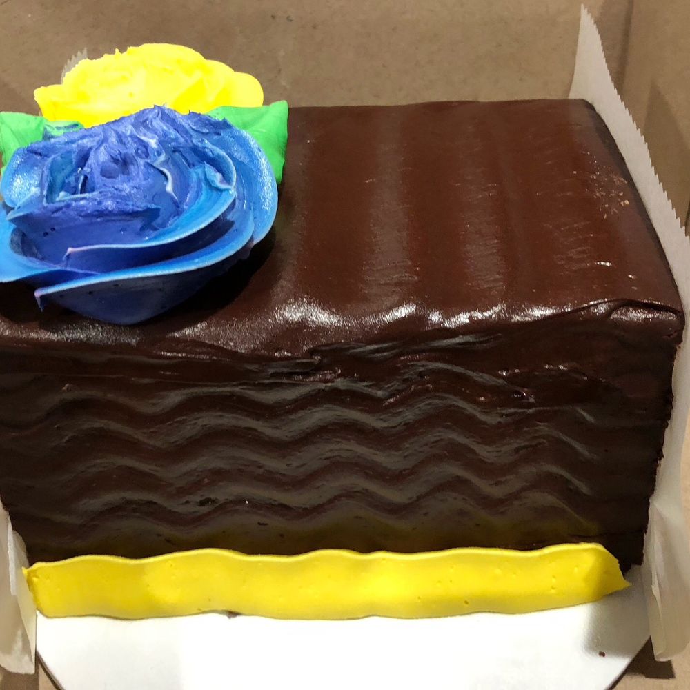 Milleridge Bakery - 7 layer cake with roses - Bakeries Near Me - Jericho, New York Milleridge Bakery - 7 layer cake with roses - Bakeries Near Me - Jericho, New York