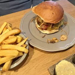 Halifax - Nakskov Burger and fries