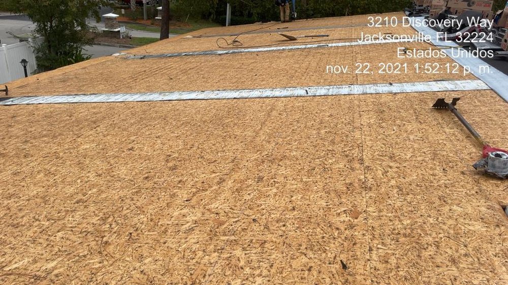 Slide of Supreme Roofing Services