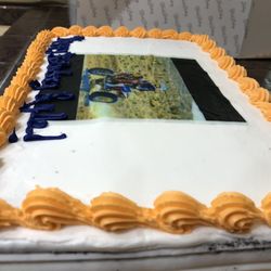 Ralphs Fresh Fare - The photo is lifting I could peel it off if I wanted to! This cake is ugly it's plain it's horrible!