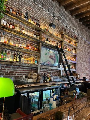 Paddock & Whisky by null