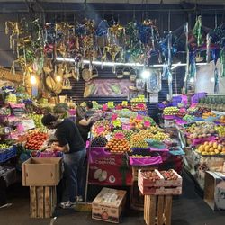 Mercado de Abastos de Guadalajara - Nice looking fruit stand.
