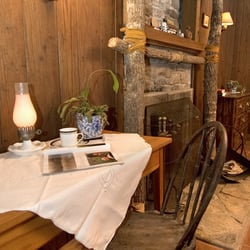 West Oak Bed & Breakfast - Log Cabin Kitchen