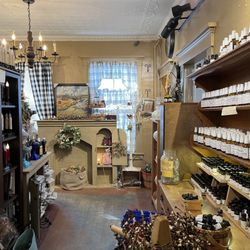 Elfmade & Company - Elfmade & Company is an emporium of rustic chic fabulousness meticulously displayed in a historic house!