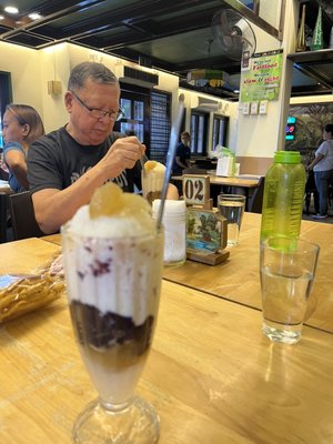 Aling Taleng's Halo-Halo by null