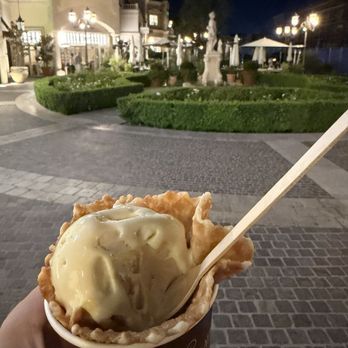 Bacio di Latte - Gelato Near Me - Calabasas, California