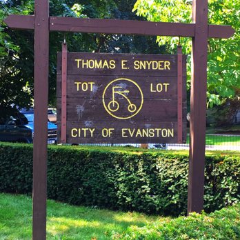 Thomas E. Snyder Tot Lot - Parks Near Me - Evanston, Illinois