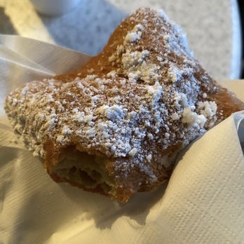 Cafe Du Monde - Cafes Near Me - New Orleans, Louisiana