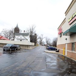 Hungry Howie's Pizza - Easy parking on site
