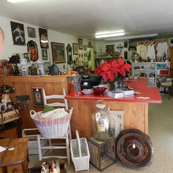 Bear Wallow Antiques & Things - Antiques Near Me - Lakeside, Arizona