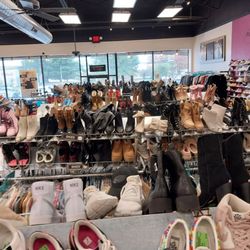 Plato's Closet - Interior