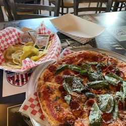 Pizzeria Luciano's - Pepperoni Pizza & Mushroom pasta