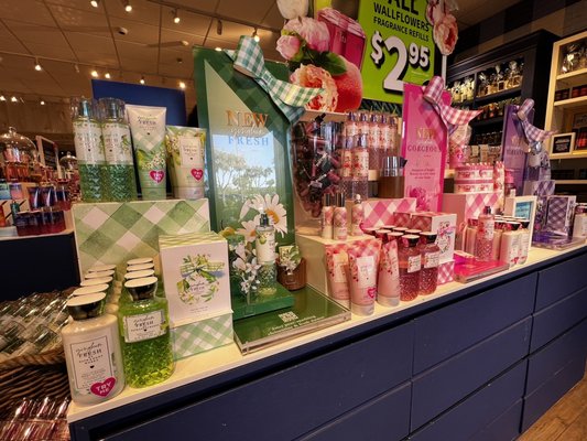 レビン　bath&body works まとめ売り Bath & Body Works Bundle Only $19.95 (Reg. $60) | Rewards Member