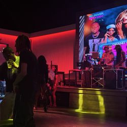 Play Nightlife - New kind of dance bar on Friday night