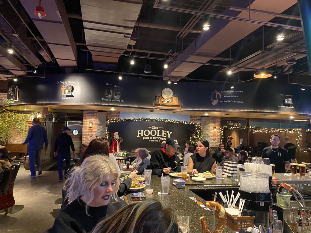 THE HOOLEY PUB & KITCHEN 500 Southpark Ctr, Strongsville, Ohio