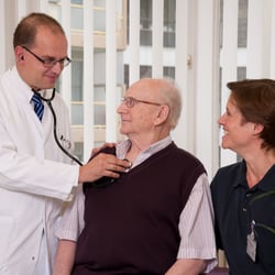 Krankenhaus Bethel - Chefarzt Dr. Schöpe weiß: "Geriatrie ist Teamwork."