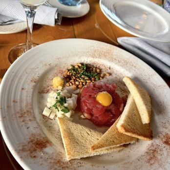 Lighthouse Bar And Grill - Ahi Tuna Tartare - Salad Near Me - Sausalito, California