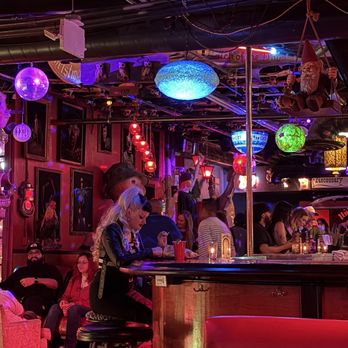 Uncle Ollie’s Penthouse - Cool bar area with fun lights - Bars Near Me - Los Angeles, California Uncle Ollie’s Penthouse - Cool bar area with fun lights - Bars Near Me - Los Angeles, California