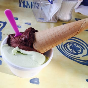 Fragola - Chocolate and pistachio - Cafeteria Near Me - Santiago, RM Fragola - Chocolate and pistachio - Cafeteria Near Me - Santiago, RM