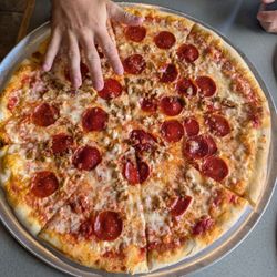 Maskots Pizza & Grill - Large all meat pizza