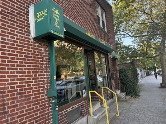 Larry's Ca Phe by null