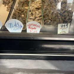 Farmers Tran Seafood And Live Poultry Market - Various type of shrimp as are or can be fried and seasoned