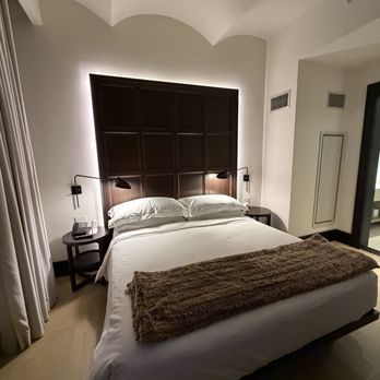 The New York EDITION - Bed - Hotels Near Me - New York, New York The New York EDITION - Bed - Hotels Near Me - New York, New York