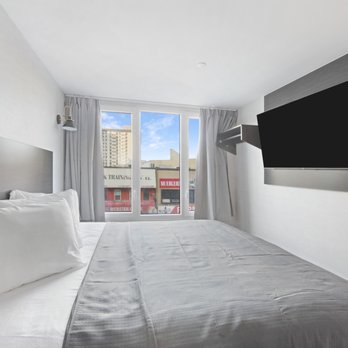 Tremont Hotel - Hotel Room - Hotels Near Me - Bronx, New York