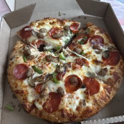 Palermo Pizza - Deluxe 10 inch pizza! Sooo cheesy