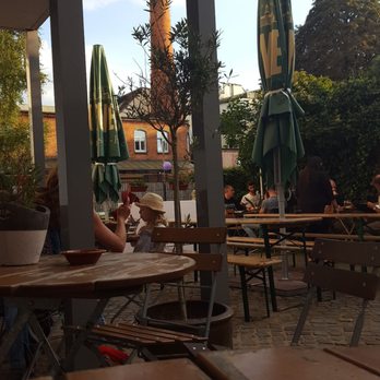 Trattoria da Leandro - Cooles Ambiente im Innenhof / Biergarten - Italian Near Me - Hamburg, HH Trattoria da Leandro - Cooles Ambiente im Innenhof / Biergarten - Italian Near Me - Hamburg, HH