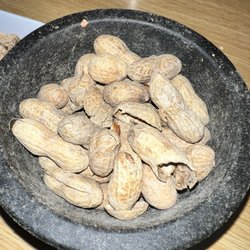 BG Pizzeria - Complimentary peanuts
