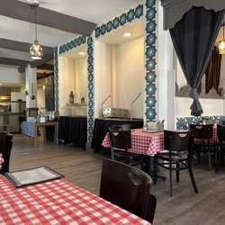 Baladi Restaurant & Bakery - Dinning room