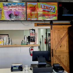 Botanas Locas - Counter and kitchen