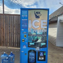 Texan RV Ranch - Ice and water refill 18 gallons for the week! Stay hydrated my friends.