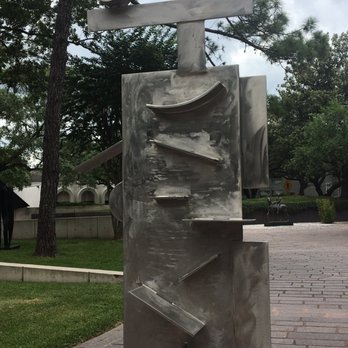 Cullen Sculpture Garden - David Smith's Two Circle Sentinel - Museums Near Me - Houston, Texas