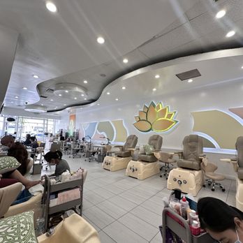Bijou Nails & Spa - Interior - Eyelash Service Near Me - Glendale, California