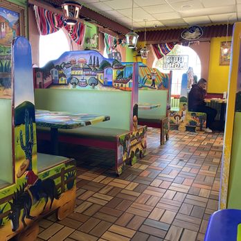 El Tapatio - Fun atmosphere! The servers here are always in a great mood and cracking jokes. - Bars Near Me - Flagstaff, Arizona