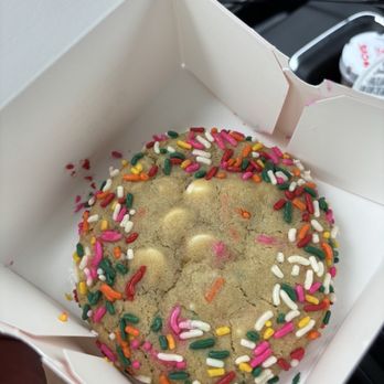 Crumbl - Carson - Bakeries Near Me - Carson, California