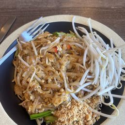 Pad Thai with chicken Pad Thai with chicken