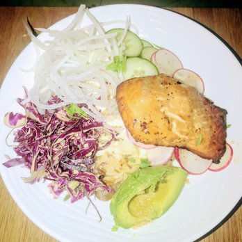 Earls Kitchen + Bar - Zen salmon bowl - New American Near Me - Orlando, Florida
