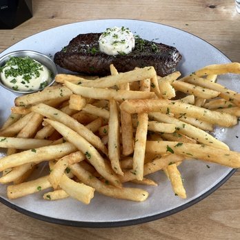 Bell's - Steak frites - French Near Me - Los Alamos, California