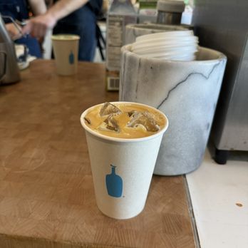 Blue Bottle Coffee - San Mateo - Iced Saffron Vanilla Latte - Coffee & Tea Near Me - San Mateo, California