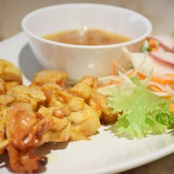 Sunisas Thai Restaurant - No. 6 - Unsere hausgemachten Satespieße.