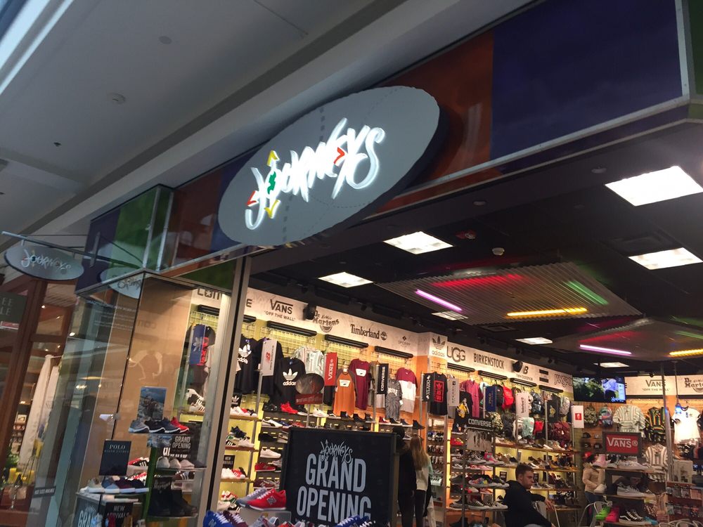 JOURNEYS Solomon Pond Mall, Marlborough, Massachusetts, United States