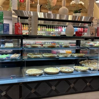 Paillard - Food display I - Bakeries Near Me - Quebec City, Quebec