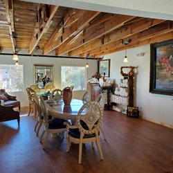 Alpine City Place - Big bend biker hotel lounge