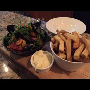 Halcyon Hot Springs - Mussels and frites - Resorts Near Me - Nakusp, British Columbia