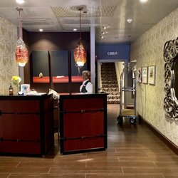 Chestnut Hill Hotel - Friendly check-in.