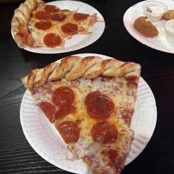 Jerry's Pizza & Pub - Pizza Near Me - Bakersfield, California
