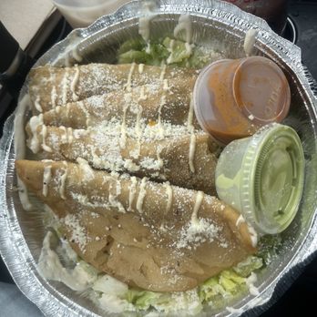 La Jarochita - 26. Tres Quesadillas - Mexican Near Me - Manahawkin, New Jersey La Jarochita - 26. Tres Quesadillas - Mexican Near Me - Manahawkin, New Jersey